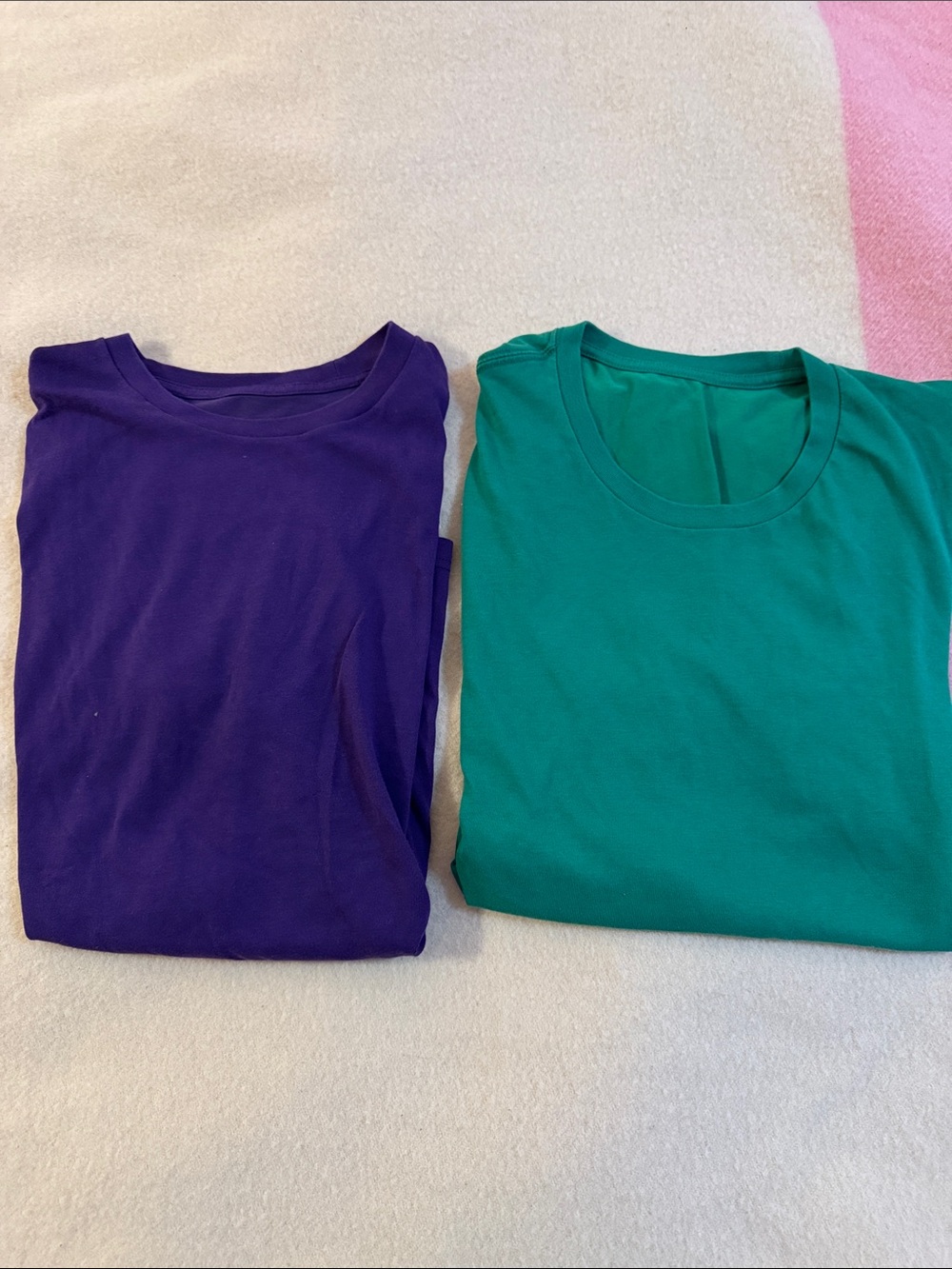 Bundle two cotton-airism tshirts, Uniqlo, mens L, green and purple